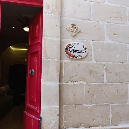 Romantic Small Townhouse In The Three Cities Cospicua