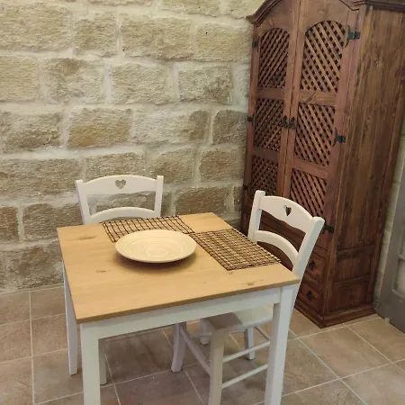 Romantic Small Townhouse In The Three Cities