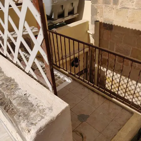 Romantic Small Townhouse In The Three Cities Cospicua