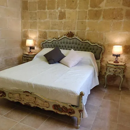 Romantic Small Townhouse In The Three Cities بيت للعطل