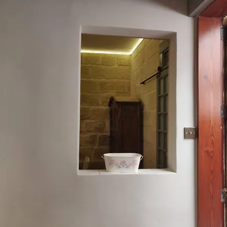 Romantic Small Townhouse In The Three Cities بيت للعطل *