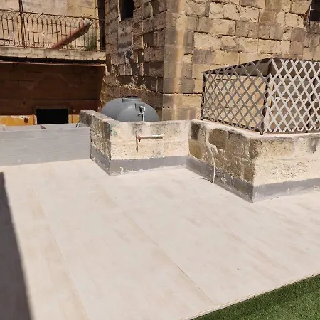 Romantic Small Townhouse In The Three Cities Cospicua