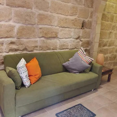 Romantic Small Townhouse In The Three Cities بيت للعطل