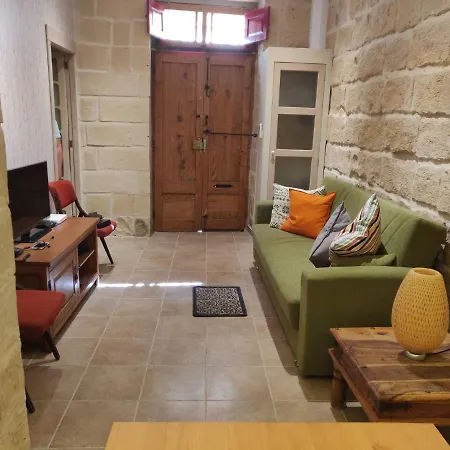 Romantic Small Townhouse In The Three Cities