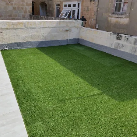 Romantic Small Townhouse In The Three Cities بيت للعطل