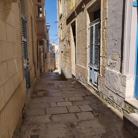 Romantic Small Townhouse In The Three Cities بيت للعطل Cospicua